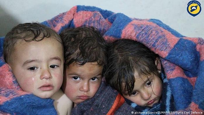 Niños en Idlib, Siria, sobrevivientes del ataque con gas este 4 de abril de 2017.