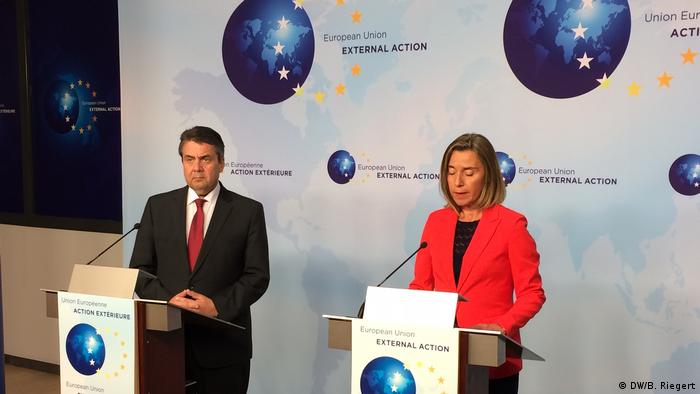 German foreign minister Sigmar Gabriel (left) und EU Foreign Affairs Commissioner Federica Mogherini
