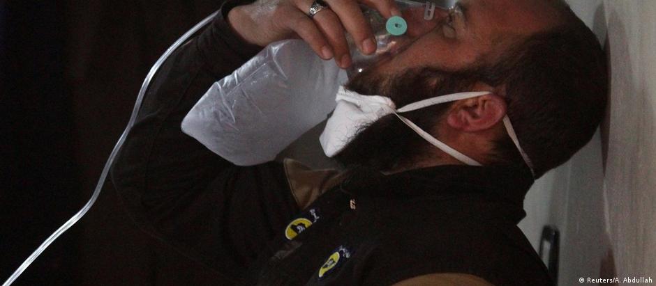 Ataque com gás sarin em Khan Sheikhoun, na província síria de Idlib, deixou dezenas de feridos. EUA culpam regime sírio