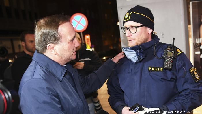 Schweden Stockholm LKW-Angriff Premierminster Lofven (picture-alliance/AP Photo/F. Sandberg)