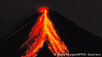 Leuchtende Lavaströme Mexiko Vulkan Colima (Getty Images/AFP/H. Guerrero)