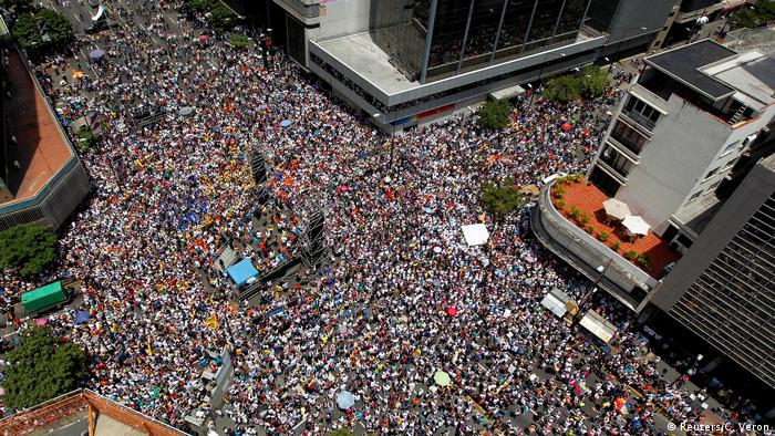 Venezuela Caracas Pro Capriles Massenproteste (Reuters/C. Veron)