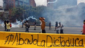 Venezuela Protesten gegen Präsident Nicolas Maduro in Caracas (Reuters/C. Garcia Rawlins)