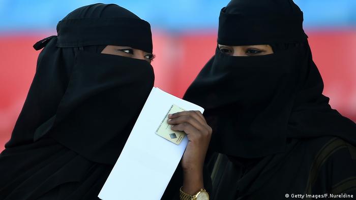 Saudi Arabien Frauen Unterhaltung Konversation