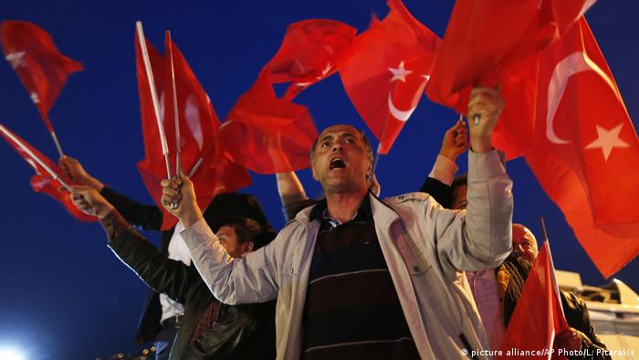 Türkei Referendum | (picture alliance/AP Photo/L. Pitarakis)