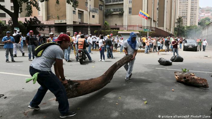 Venezuela Protest Opposition Marsch Demo (picture-alliance/AP Photo/F.Llano)
