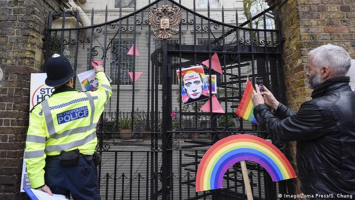 London LGBT Demonstration gegen Übergriffe auf Schwule in Tschetschenien (Imago/Zuma Press/S. Chung)