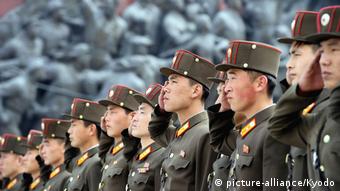 Nordkorea Jahrestag der Volksarmee (picture-alliance/Kyodo)