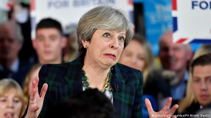 Großbritannien Wahlkampf Theresa May (picture-alliance/dpa/PA Wire/A. Devlin)