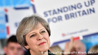 Großbritannien Wahlkampf Theresa May (picture-alliance/dpa/PA Wire/A. Devlin)