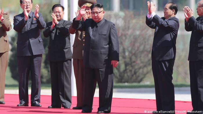 Nordkorea Kim Jong Un (picture-alliance/Jiji Press/M. Matsutani)