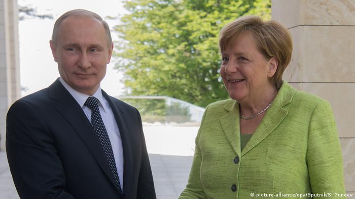 Russland | Merkel trifft Putin (picture-alliance/dpa/Sputnik/S. Guneev)