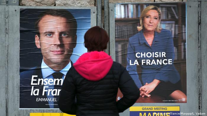 Frankreich Wahlplakate Macron und Le Pen 2. Runde (picture-alliance/Maxppp/L. Vadam)