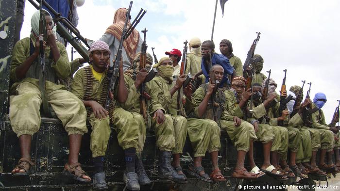 Somalia Al-Shabaab Kämpfer (picture alliance/AP Photo/M. Sheikh Nor)