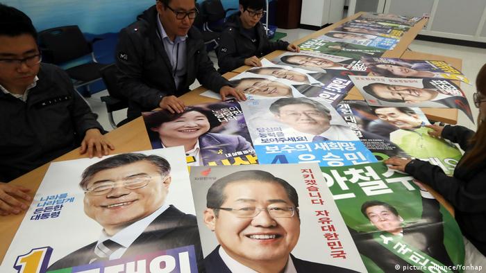 Südkorea Wahlplakate Kanditaten (picture alliance/Yonhap)