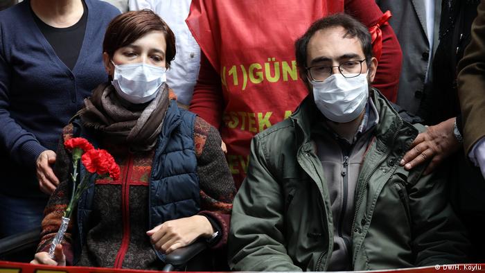 Türkei Hungerstreik - Nuriye Gülmen & Semih Özakca