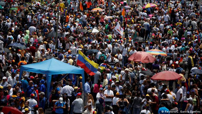 Gran plantón en Venezuela: protesta de la oposición contra el gobierno de Maduro.