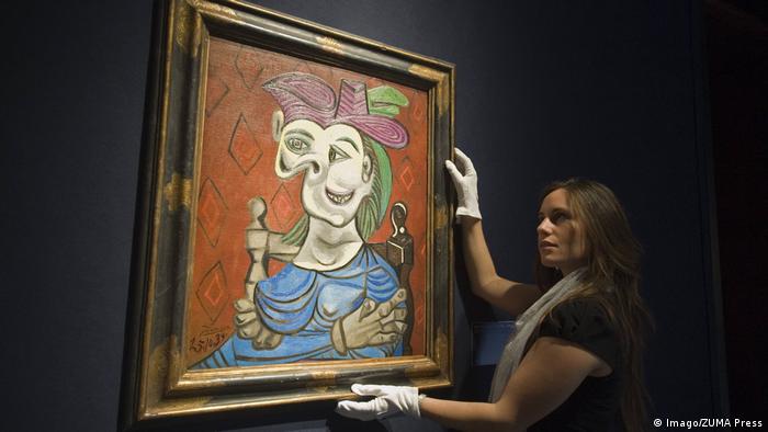 Christies Auktion Pablo Picasso Femme Assise Robe Bleue (Imago/ZUMA Press)
