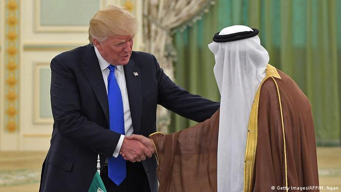 Saudi Arabien US-Präsident Trump und König Salman bin Abdulaziz al-Saud unterzeichnen Verträge (Getty Images/AFP/M. Ngan)