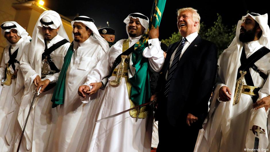 A inoportuna dança da espada de Trump em Riad