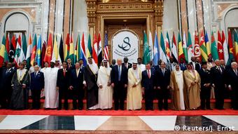 Saudi Arabien Gruppenfoto Präsident Trump und Führer der arabischen Staaten (Reuters/J. Ernst)
