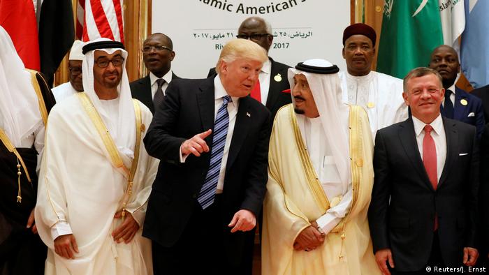 Saudi Arabien Gruppenfoto Präsident Trump und Führer der arabischen Staaten (Reuters/J. Ernst)