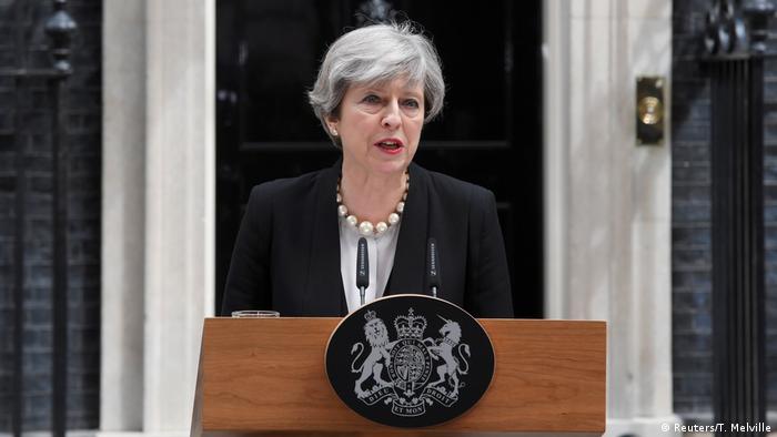“Manchester foi alvo de ataque covarde”, diz primeira-ministra britânica May