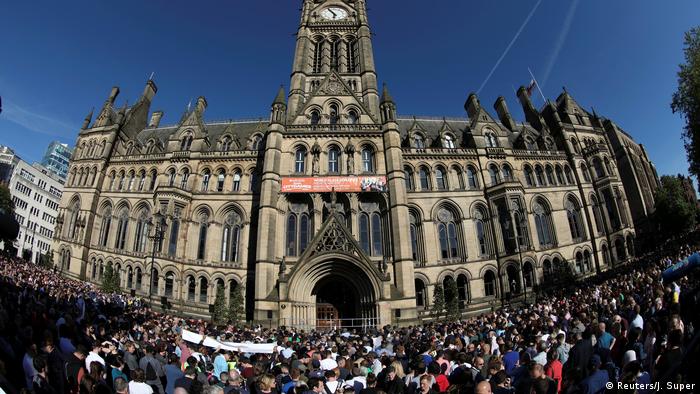 UK Gedenkveranstaltung in Manchester (Reuters/J. Super)