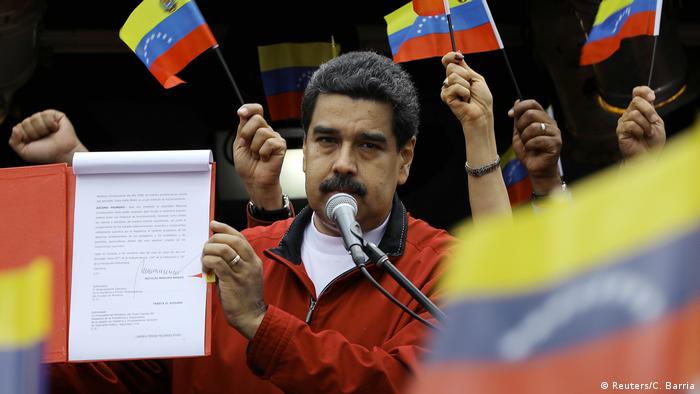 Venezuela | Präsident Maduro stellt Verfassungsreform vor (Reuters/C. Barria)
