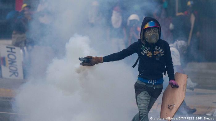 Venezuela | Proteste gegen Präsident Maduro halten an (picture-alliance/CITYPRESS 24/F. Bruzco)