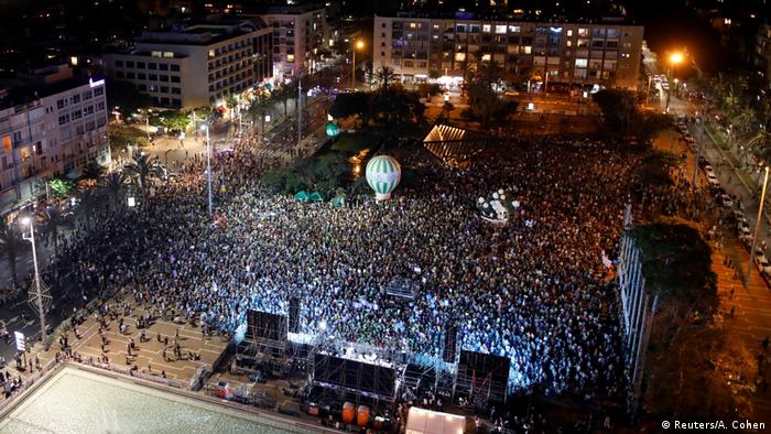 Israel Tausende demonstrieren für Zwei-Staaten-Lösung in Tel Aviv (Reuters/A. Cohen)