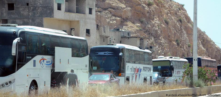 Segundo autoridades, últimos rebeldes em Barzeh partiram de Damasco nesta segunda-feira