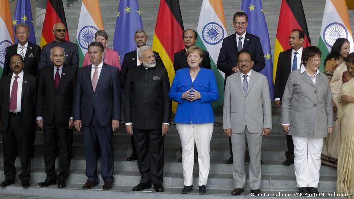 Deutsch-indische Regierungskonsultationen (picture-alliance/AP Photo/M. Schreiber)