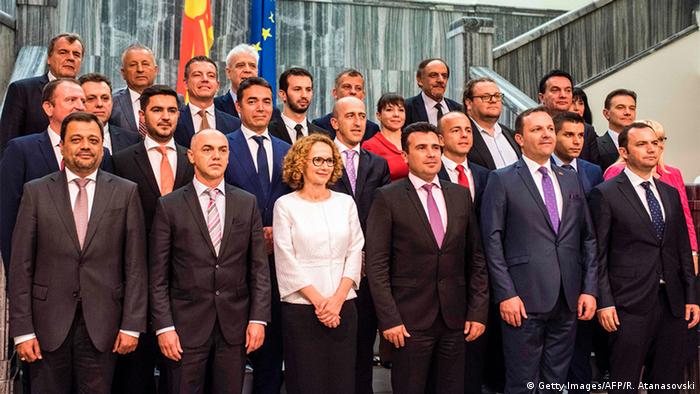 Mazedonien Kabinett von Premierminister Zoran Zaev im Parlament in Skopje (Getty Images/AFP/R. Atanasovski)