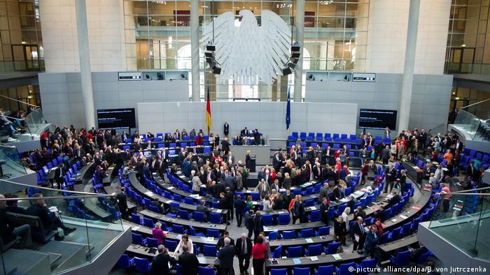 Bundestag - Pkw-Maut (picture alliance/dpa/B. von Jutrczenka)