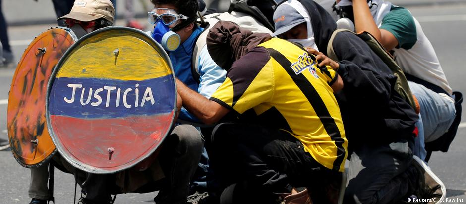 Protestos em Caracas vêm sendo marcados por violência