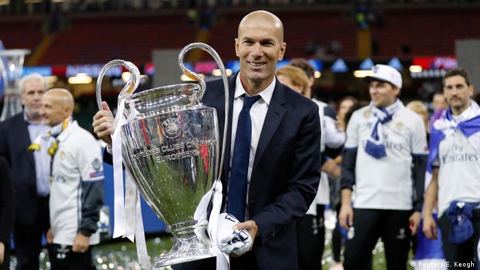 Wales Zinedine Zidane Championsleague-Trophäe (Reuters/E. Keogh )