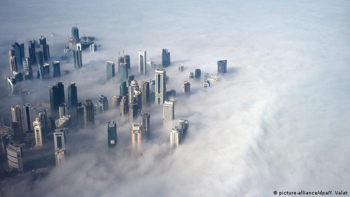 Katar Doha im Nebel (picture-alliance/dpa/Y. Valat)