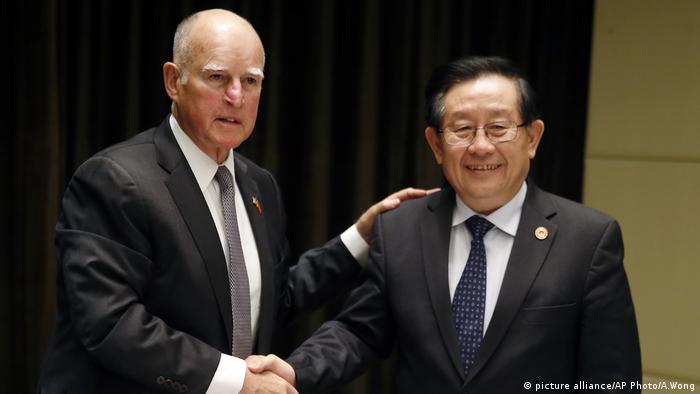 Jerry Brown, Wan Gang (picture alliance/AP Photo/A.Wong)