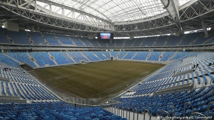 Новият стадион на ФК Зенит на остров Крестовски е изграден точно там, където е бил и старият спортен комплекс Киров. Новото спортно съоръжение има капацитет от 68 000 места. Строежът му струваше цели 930 милиона евро. Германският национален отбор има добри спомени от тази арена - тук на 2 юли 2017 момчетата на Юрген Льов спечелиха турнира за Купата на конфедерациите.