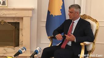 Hashim Thaci, Präsident Kosovo Und bahri cani (DW/Bahri Cani)