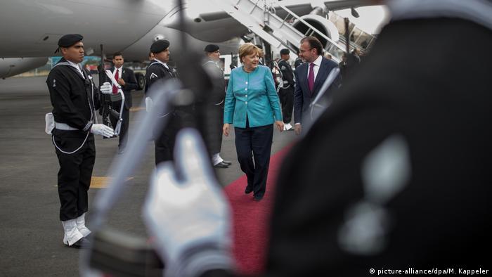 Mexiko Bundeskanzlerin Angela Merkel Ankunft in Mexiko-Stadt (picture-alliance/dpa/M. Kappeler)