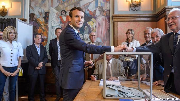 Frankreich Staatspräsident Macron wählt in Le Touquet (Reuters/C. Petit Tesson)