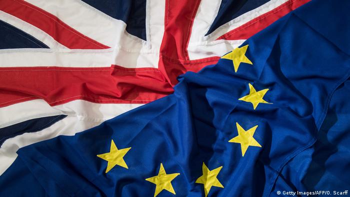 Symbolbild EU Großbritanien Flaggen (Getty Images/AFP/O. Scarff)