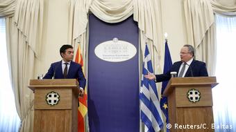 Griechenland Mazedonien Treffen der Außenminister in Athen (Reuters/C. Baltas)