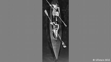 Το 1929 ο Μάρτιν Μουνκάτσι φωτογράφισε αυτό το ζευγάρι μέσα στη βάρκα. Η φωτογραφία είναι από το αρχείο της εφημερίδας «Berliner Illustrierten Zeitung» η οποία κυκλοφορούσε κάθε Πέμπτη. Το σήμα κατατεθέν της ήταν τα περίτεχνα σχέδια και οι εντυπωσιακές φωτογραφίες. 