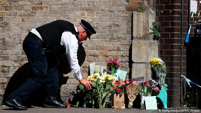 Großbritannien London Fahrzeug rammt Moschee Besucher (Getty Images/AFP/T. Akmen)