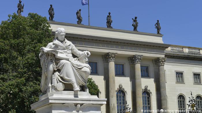 Wilhelm von Humboldt's memorial in Berlin at the Humboldt University (picture alliance/Arco Images/Schoening)
