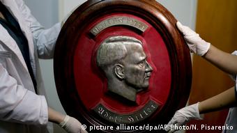 Argentinien Nazi Artifakte in Buenos Aires gefunden (picture alliance/dpa/AP Photo/N. Pisarenko
)