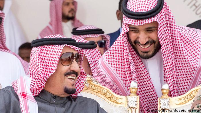 Saudi Arabien - Kronprinz Mohammed bin Salman bei Militärübung (picture-alliance/abaca/Balkis Press)
